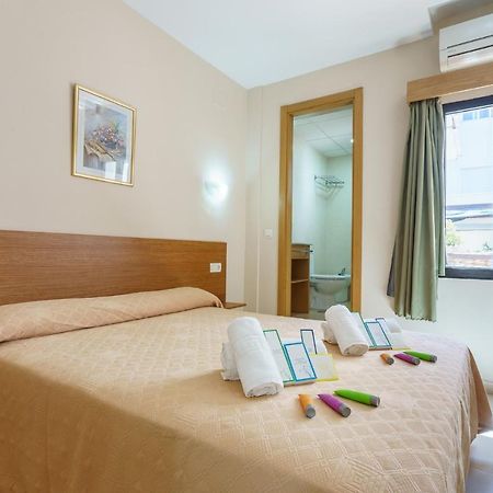 Hostal Costabella Powered By Faro Homes Fuengirola Kültér fotó