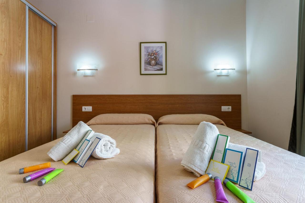 Hostal Costabella Powered By Faro Homes Fuengirola Kültér fotó