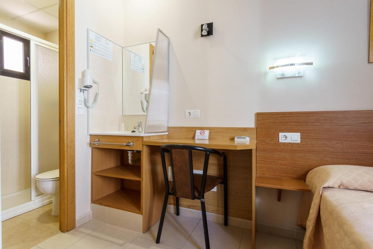 Hostal Costabella Powered By Faro Homes Fuengirola Kültér fotó