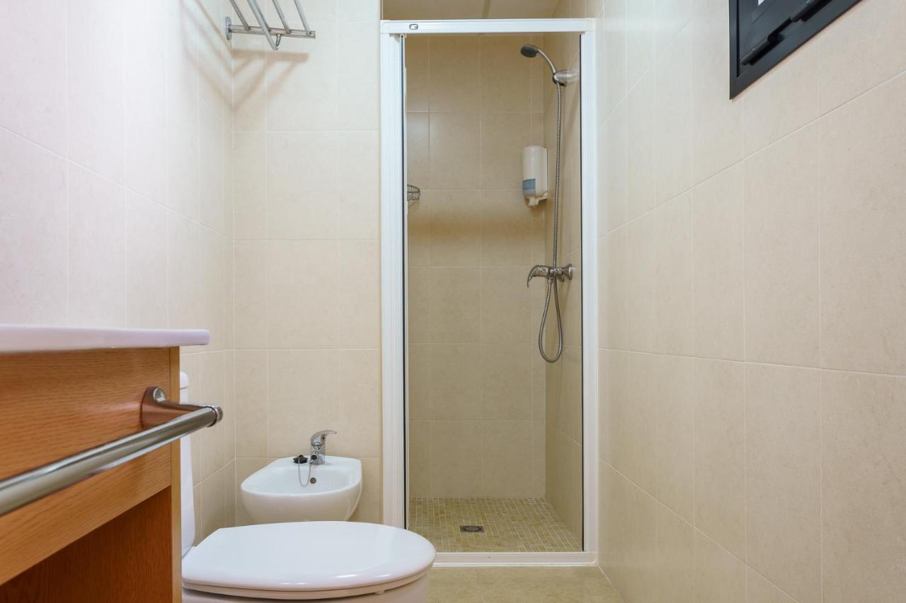 Hostal Costabella Powered By Faro Homes Fuengirola Szoba fotó