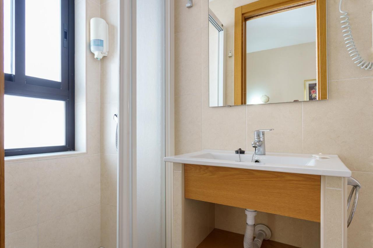 Hostal Costabella Powered By Faro Homes Fuengirola Kültér fotó