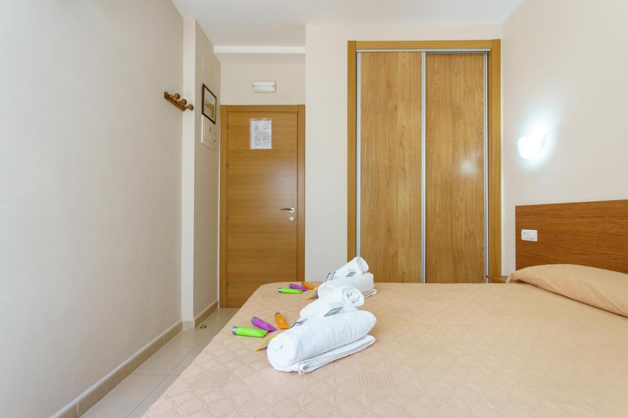 Hostal Costabella Powered By Faro Homes Fuengirola Kültér fotó