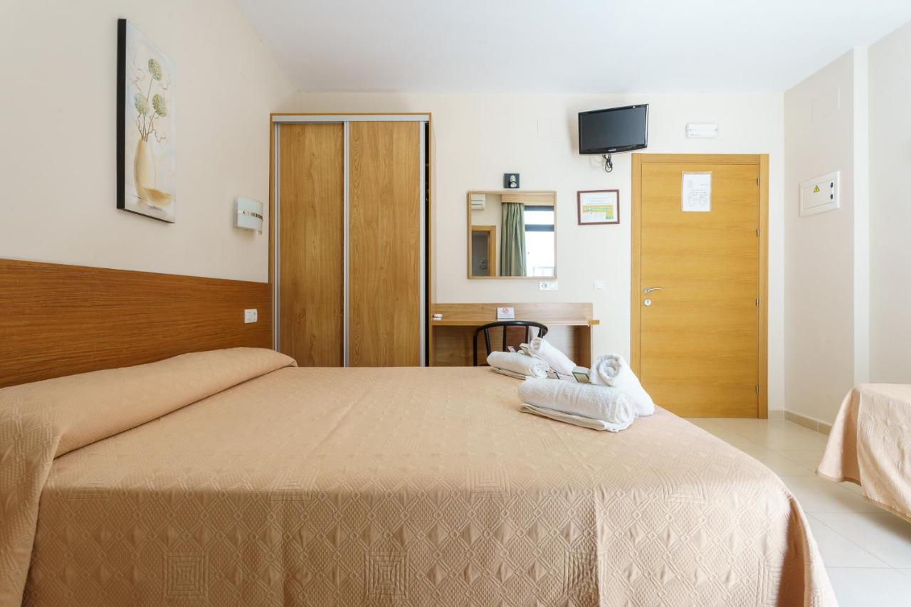 Hostal Costabella Powered By Faro Homes Fuengirola Kültér fotó