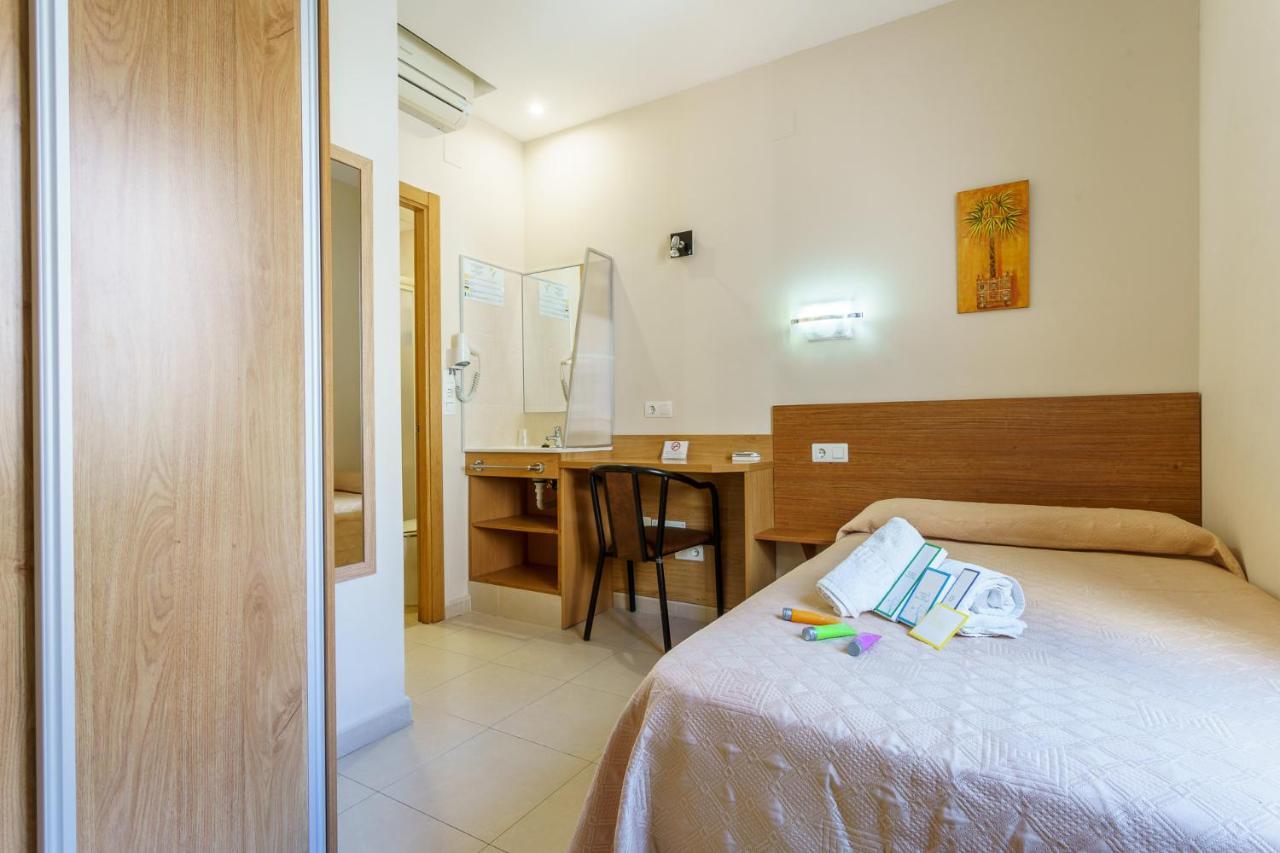 Hostal Costabella Powered By Faro Homes Fuengirola Kültér fotó