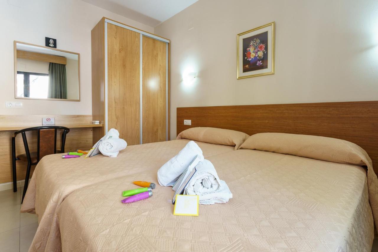 Hostal Costabella Powered By Faro Homes Fuengirola Kültér fotó