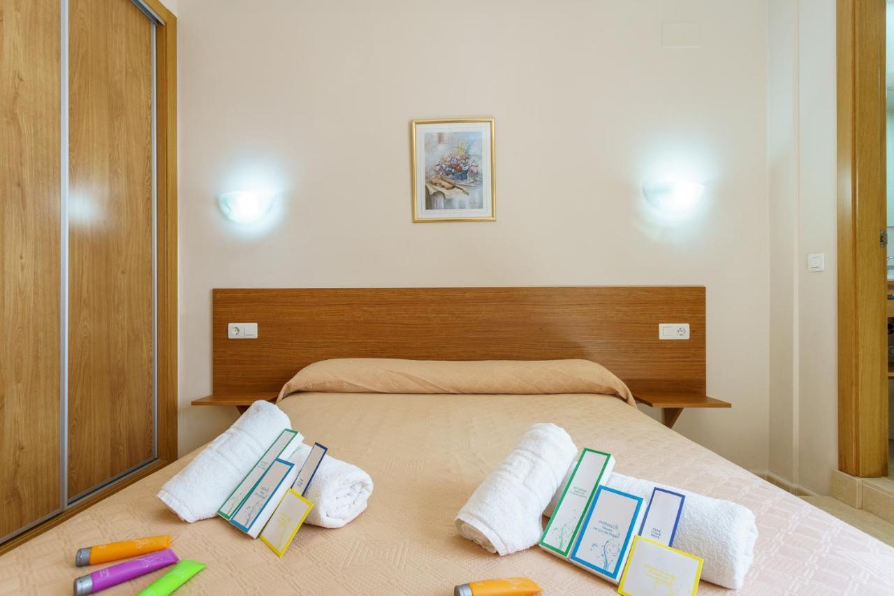Hostal Costabella Powered By Faro Homes Fuengirola Kültér fotó