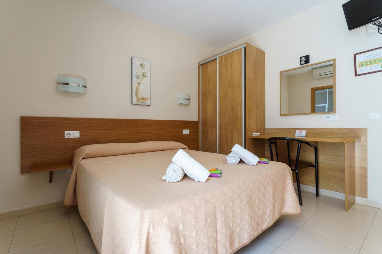 Hostal Costabella Powered By Faro Homes Fuengirola Kültér fotó