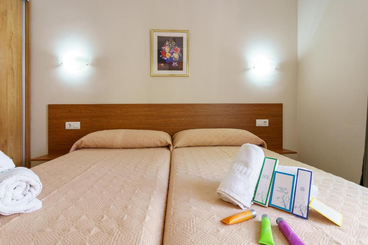 Hostal Costabella Powered By Faro Homes Fuengirola Kültér fotó
