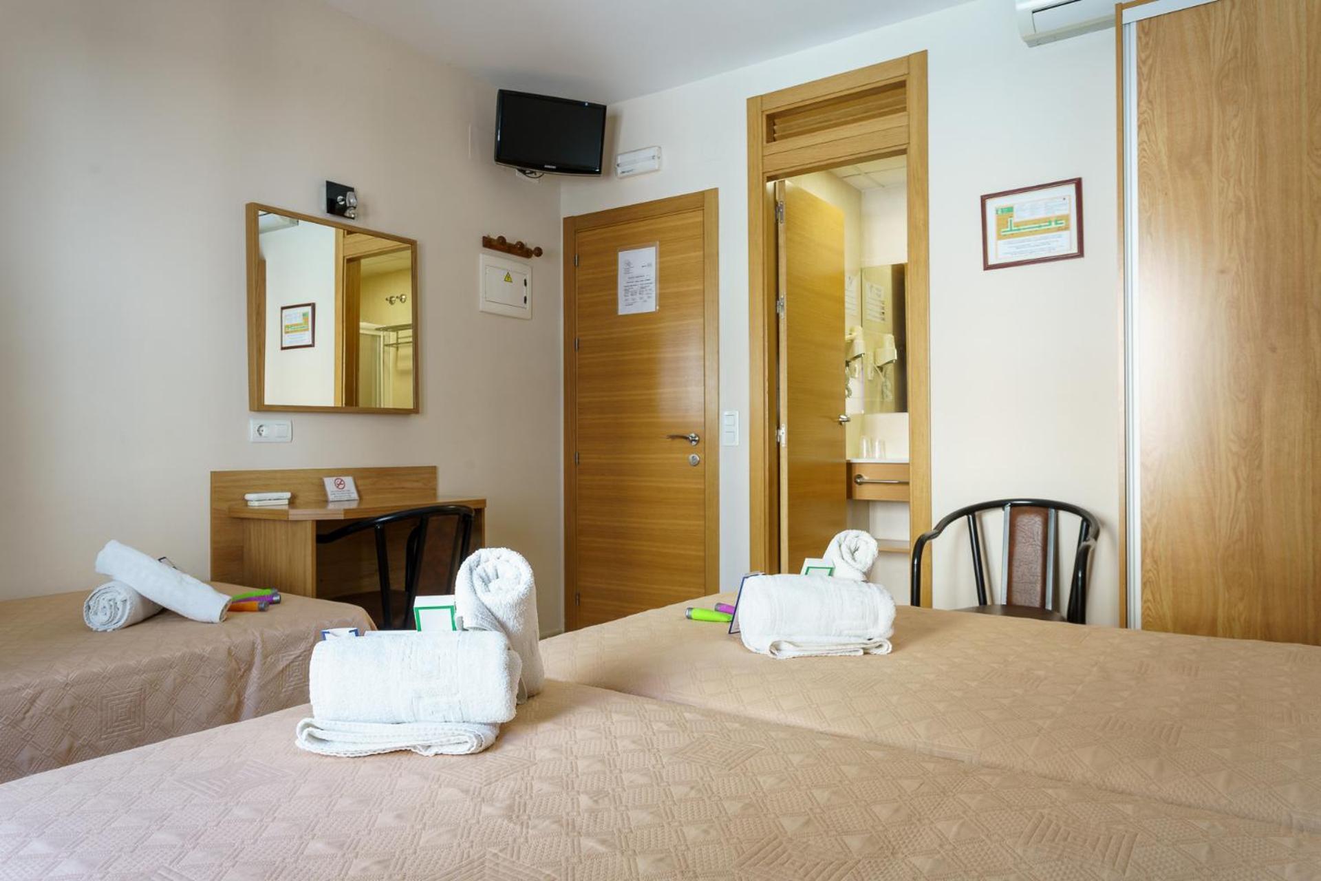 Hostal Costabella Powered By Faro Homes Fuengirola Szoba fotó