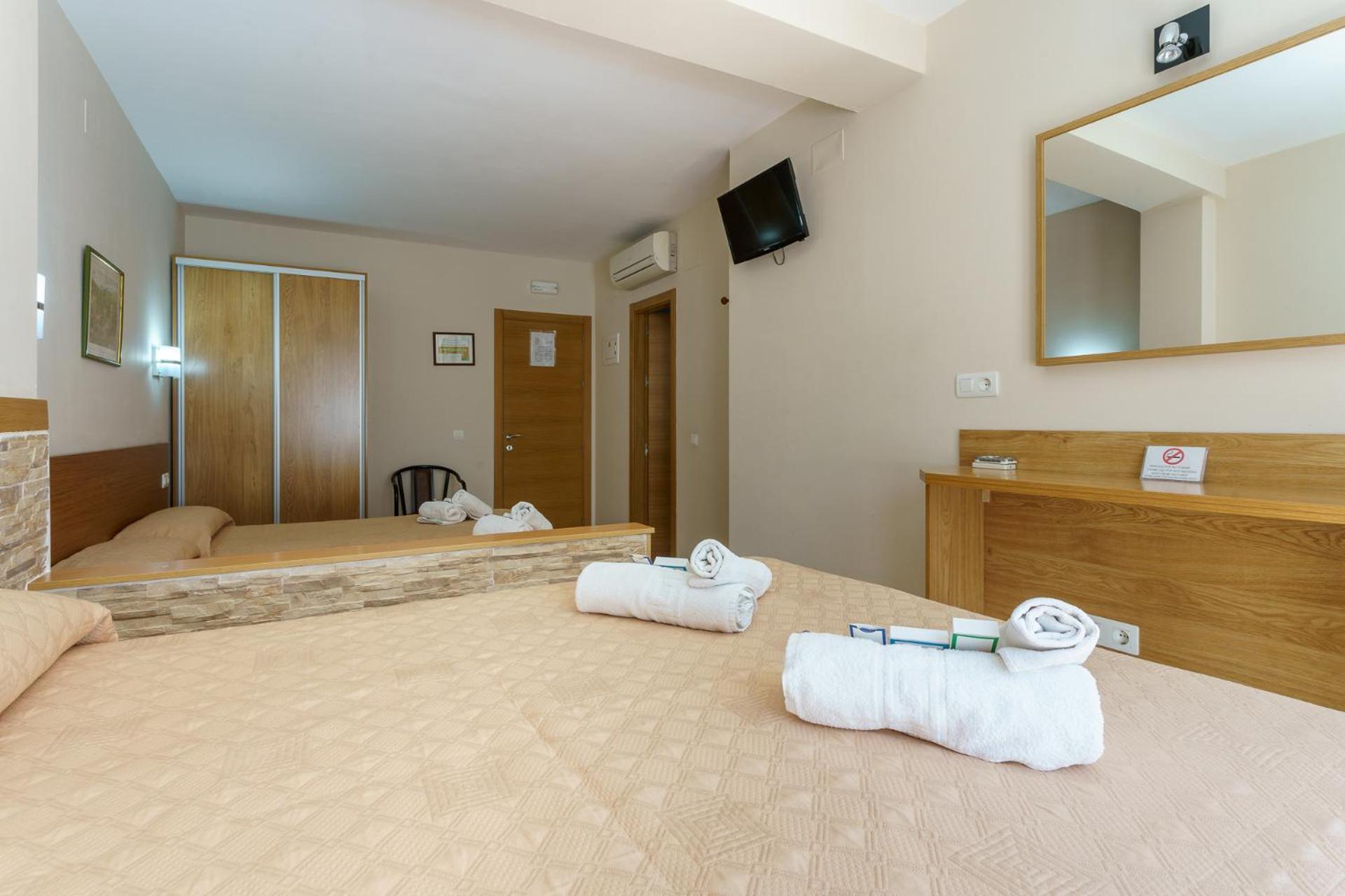 Hostal Costabella Powered By Faro Homes Fuengirola Szoba fotó