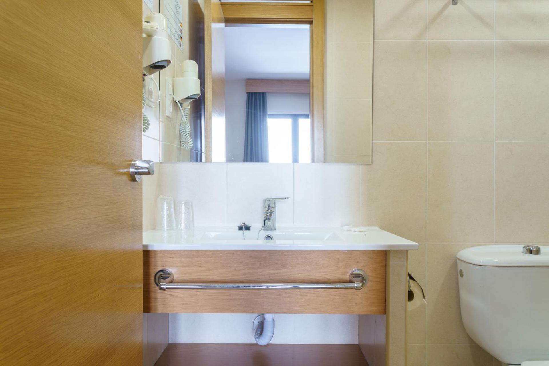 Hostal Costabella Powered By Faro Homes Fuengirola Szoba fotó