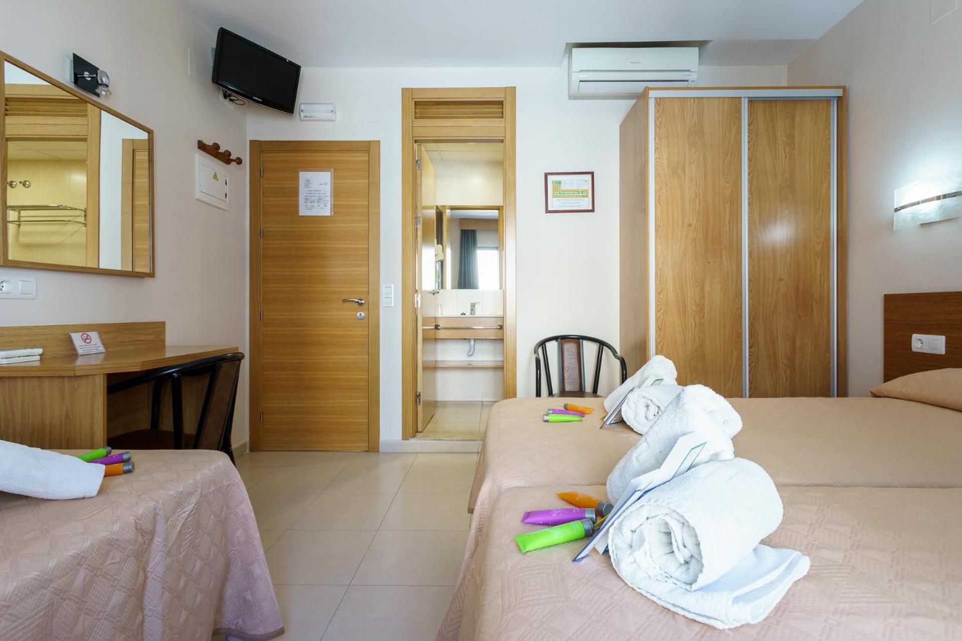 Hostal Costabella Powered By Faro Homes Fuengirola Szoba fotó